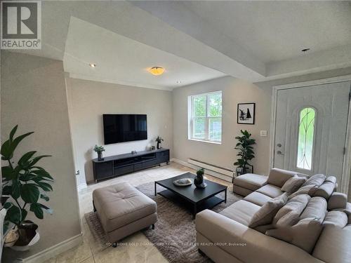 69 Hillview Road, St. Catharines, ON - Indoor Photo Showing Living Room