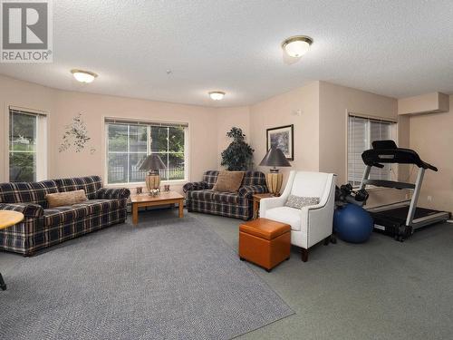 201 1638 6Th Avenue, Prince George, BC - Indoor Photo Showing Living Room