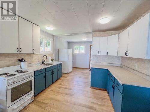 60 Leask Bay Shores Lane, Manitowaning, ON - Indoor Photo Showing Kitchen