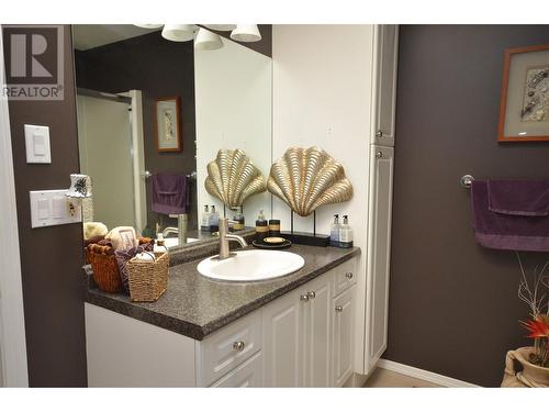 606 Nighthawk Avenue, Vernon, BC - Indoor Photo Showing Bathroom