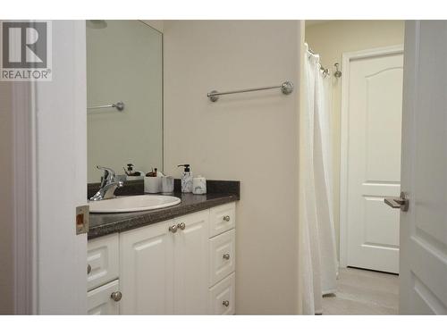 606 Nighthawk Avenue, Vernon, BC - Indoor Photo Showing Bathroom