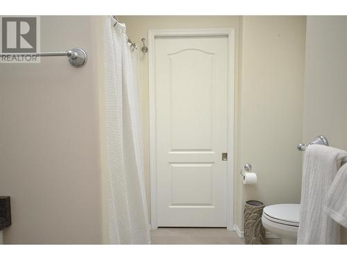 606 Nighthawk Avenue, Vernon, BC - Indoor Photo Showing Bathroom