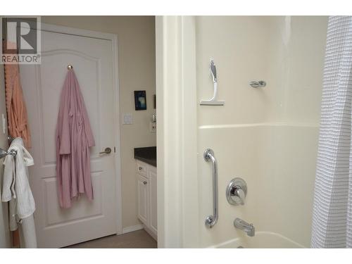 606 Nighthawk Avenue, Vernon, BC - Indoor Photo Showing Bathroom