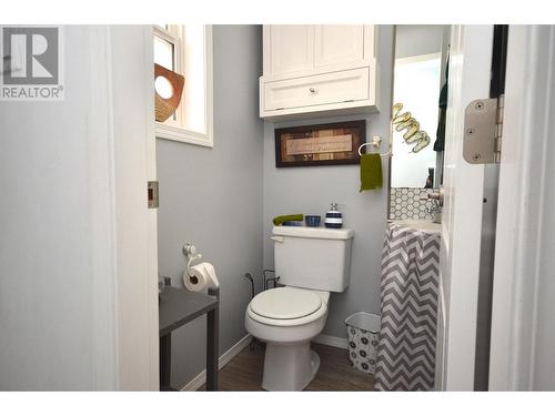 606 Nighthawk Avenue, Vernon, BC - Indoor Photo Showing Bathroom