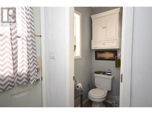 606 Nighthawk Avenue, Vernon, BC - Indoor Photo Showing Bathroom