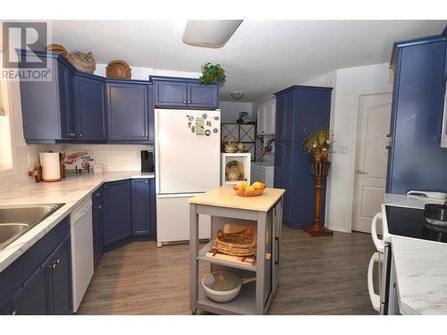 606 Nighthawk Avenue, Vernon, BC - Indoor Photo Showing Kitchen