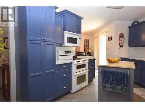 606 Nighthawk Avenue, Vernon, BC - Indoor Photo Showing Kitchen