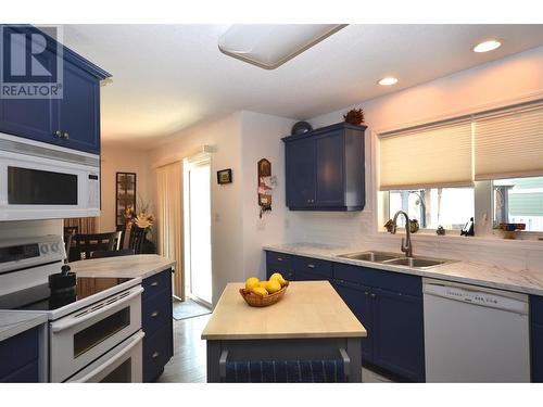 606 Nighthawk Avenue, Vernon, BC - Indoor Photo Showing Kitchen With Double Sink