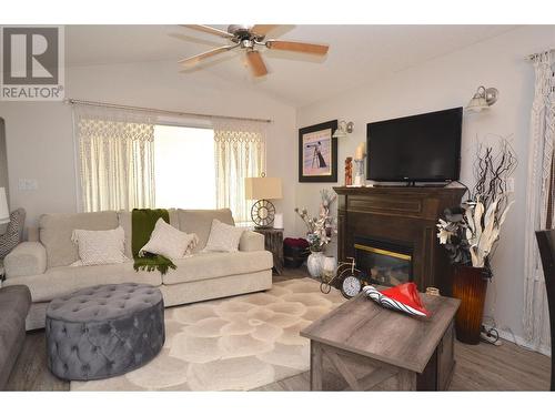 606 Nighthawk Avenue, Vernon, BC - Indoor Photo Showing Living Room With Fireplace