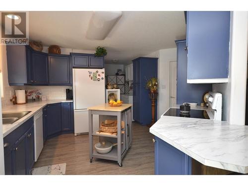 606 Nighthawk Avenue, Vernon, BC - Indoor Photo Showing Kitchen With Double Sink