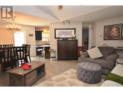 606 Nighthawk Avenue, Vernon, BC - Indoor Photo Showing Living Room