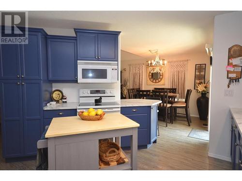 606 Nighthawk Avenue, Vernon, BC - Indoor Photo Showing Kitchen