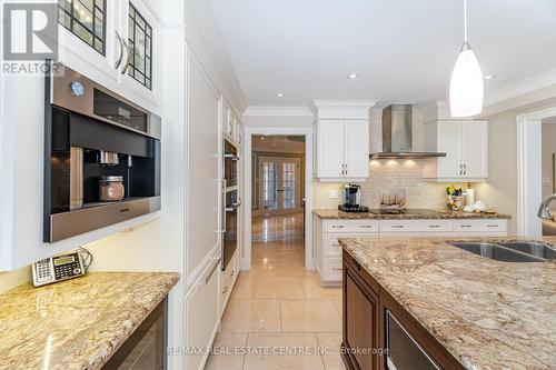 4027 Lookout Court, Mississauga, ON - Indoor Photo Showing Kitchen With Double Sink With Upgraded Kitchen