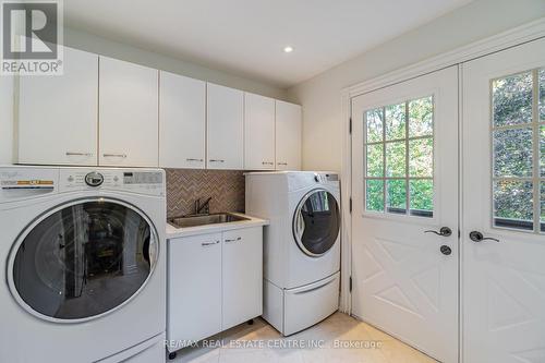 4027 Lookout Court, Mississauga, ON - Indoor Photo Showing Laundry Room