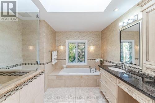 4027 Lookout Court, Mississauga, ON - Indoor Photo Showing Bathroom