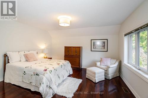 4027 Lookout Court, Mississauga, ON - Indoor Photo Showing Bedroom