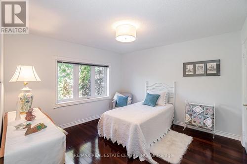 4027 Lookout Court, Mississauga, ON - Indoor Photo Showing Bedroom