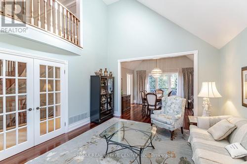 4027 Lookout Court, Mississauga, ON - Indoor Photo Showing Living Room