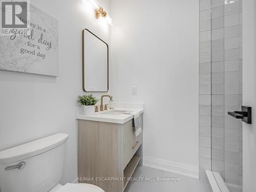 974 North Shore Boulevard W, Burlington (Lasalle), ON - Indoor Photo Showing Bathroom