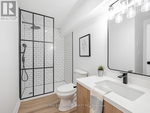 974 North Shore Boulevard W, Burlington (Lasalle), ON - Indoor Photo Showing Bathroom