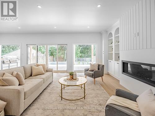 974 North Shore Boulevard W, Burlington (Lasalle), ON - Indoor Photo Showing Living Room With Fireplace