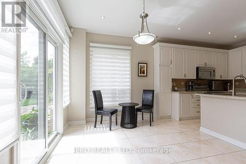 1376 Kingsgrove Place, Oakville (West Oak Trails), ON - Indoor Photo Showing Kitchen