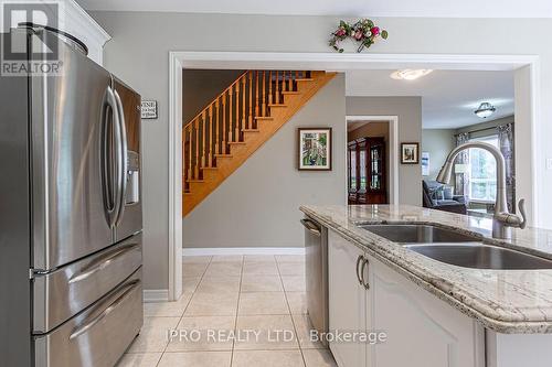 1376 Kingsgrove Place, Oakville (West Oak Trails), ON - Indoor Photo Showing Kitchen With Double Sink