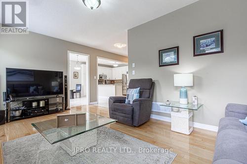 1376 Kingsgrove Place, Oakville (West Oak Trails), ON - Indoor Photo Showing Living Room