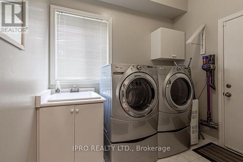 1376 Kingsgrove Place, Oakville (West Oak Trails), ON - Indoor Photo Showing Laundry Room