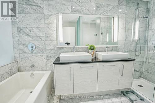 Th03 - 129 Mcmahon Drive, Toronto (Bayview Village), ON - Indoor Photo Showing Bathroom