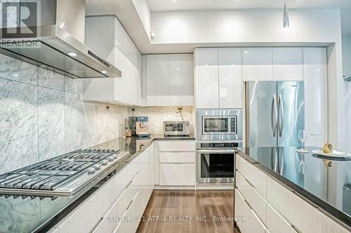 Th03 - 129 Mcmahon Drive, Toronto (Bayview Village), ON - Indoor Photo Showing Kitchen With Upgraded Kitchen