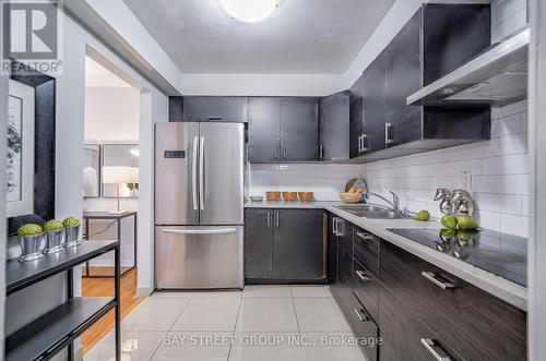 60 Rock Fern Way, Toronto (Don Valley Village), ON - Indoor Photo Showing Kitchen With Double Sink With Upgraded Kitchen