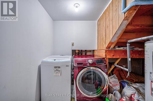 60 Rock Fern Way, Toronto (Don Valley Village), ON - Indoor Photo Showing Laundry Room