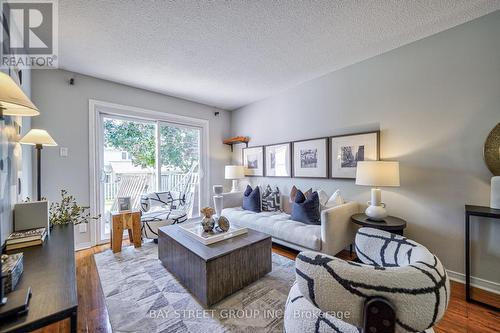 60 Rock Fern Way, Toronto (Don Valley Village), ON - Indoor Photo Showing Living Room