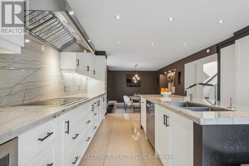 25 Janus Court, Toronto (Hillcrest Village), ON - Indoor Photo Showing Kitchen With Double Sink With Upgraded Kitchen