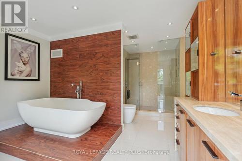 25 Janus Court, Toronto (Hillcrest Village), ON - Indoor Photo Showing Bathroom