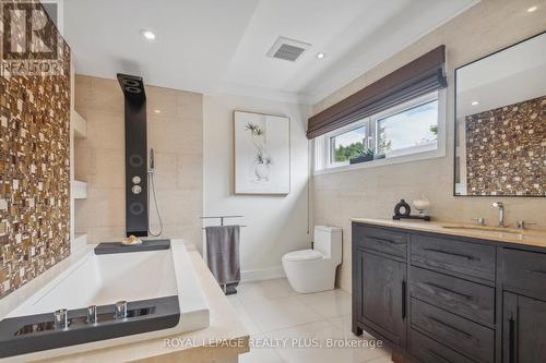 25 Janus Court, Toronto (Hillcrest Village), ON - Indoor Photo Showing Bathroom