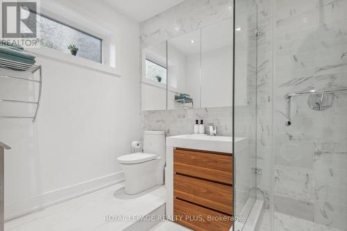 25 Janus Court, Toronto (Hillcrest Village), ON - Indoor Photo Showing Bathroom