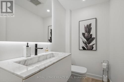 25 Janus Court, Toronto (Hillcrest Village), ON - Indoor Photo Showing Bathroom