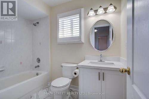 22 Depeuter Crescent, Bradford West Gwillimbury (Bradford), ON - Indoor Photo Showing Bathroom