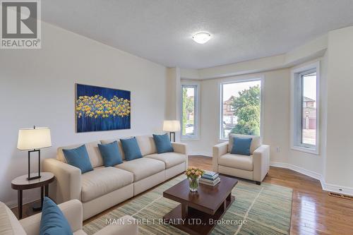 22 Depeuter Crescent, Bradford West Gwillimbury (Bradford), ON - Indoor Photo Showing Living Room