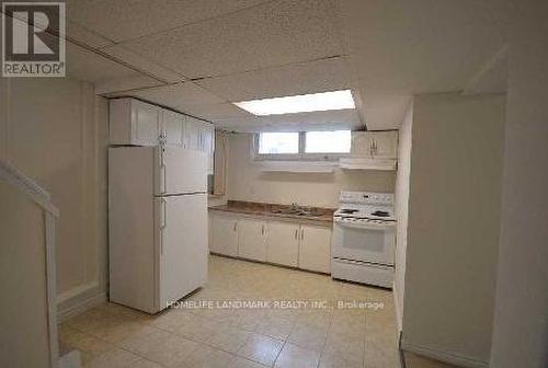 34 Gentry Crescent, Richmond Hill, ON - Indoor Photo Showing Kitchen