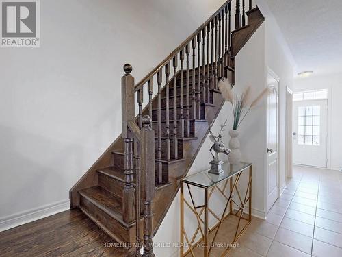 100 Radial Drive, Aurora, ON - Indoor Photo Showing Other Room