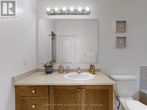 100 Radial Drive, Aurora, ON - Indoor Photo Showing Bathroom