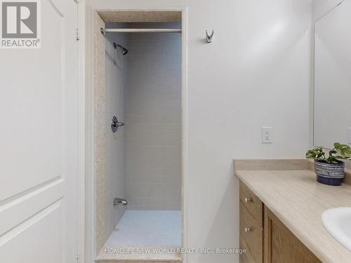 100 Radial Drive, Aurora, ON - Indoor Photo Showing Bathroom