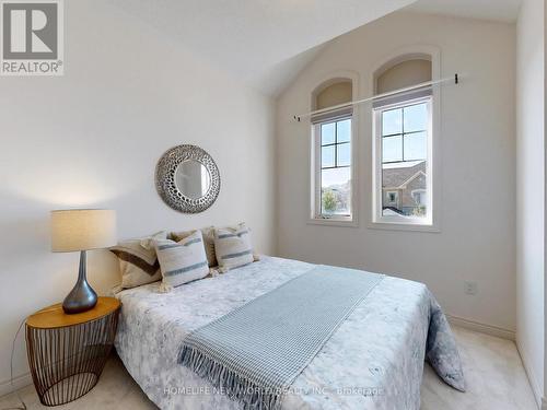 100 Radial Drive, Aurora, ON - Indoor Photo Showing Bedroom