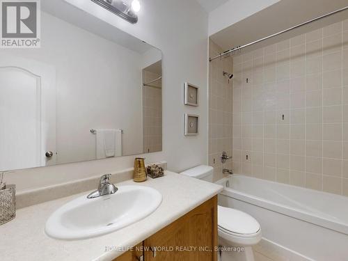 100 Radial Drive, Aurora, ON - Indoor Photo Showing Bathroom