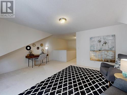 100 Radial Drive, Aurora, ON - Indoor Photo Showing Other Room