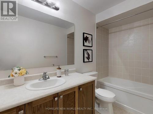 100 Radial Drive, Aurora, ON - Indoor Photo Showing Bathroom