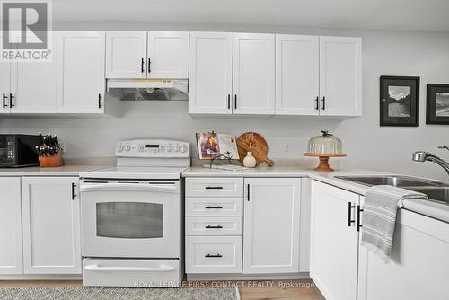 105 Wessenger Drive, Barrie (Holly), ON - Indoor Photo Showing Kitchen